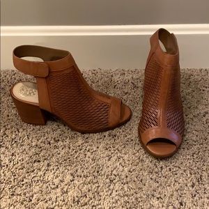 NWOT neutral peep toe shoes